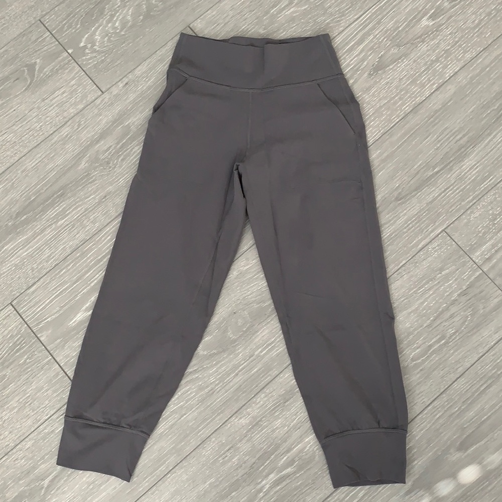 LULULEMON - ALIGN JOGGER CROP 23” - SIZE 4 - GREY